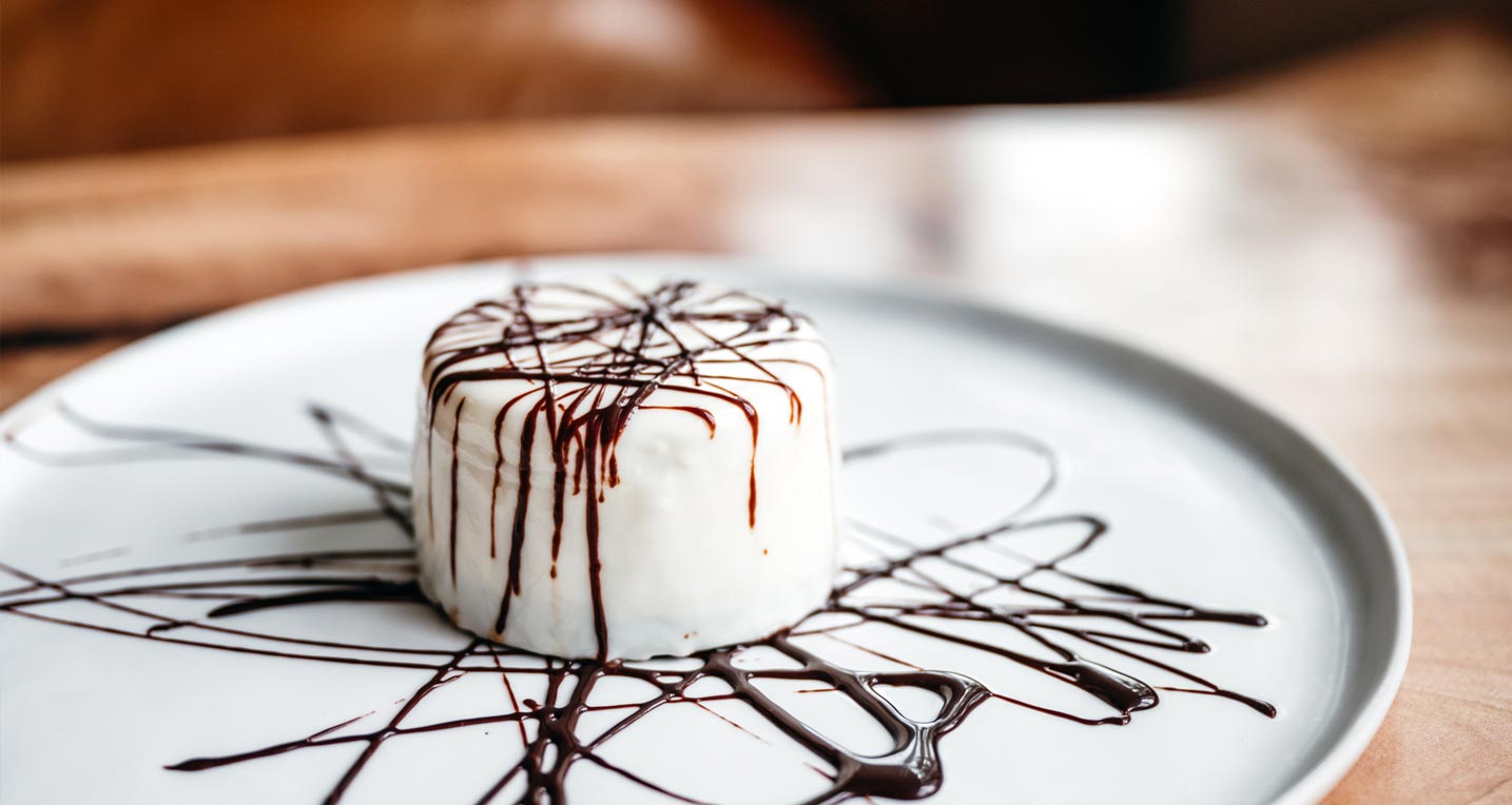 White Wolf White Cake Chocolate Drizzle